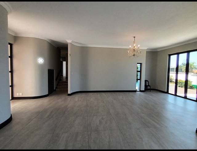 6 BEDROOM FREEHOLD FOR SALE IN LA LUCIA